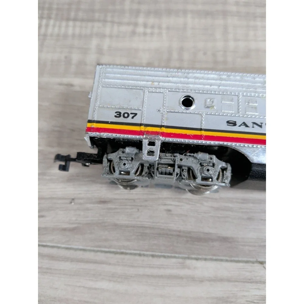 HO Scale Bachmann Santa Fe F7 Diesel Locomotive #307 Warbonnet Vintage Train
